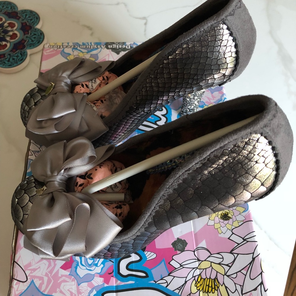 **NEW** Irregular Choice Ascot Silver/Gray Shoe